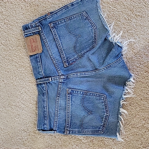 Levis 501 cutoff shorts - Picture 3 of 5